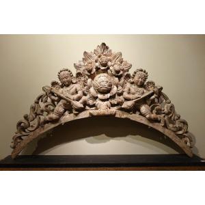 Arche en bois sculpté à deux anges musiciens, Inde , 19e S.