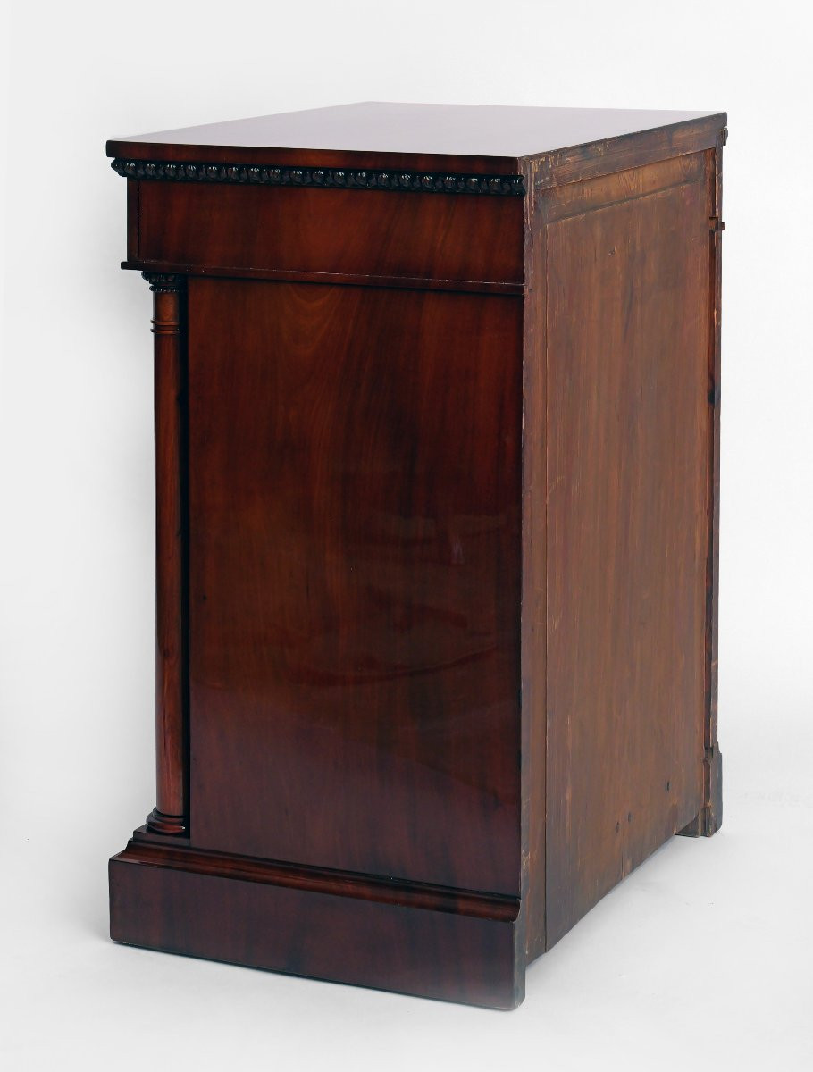 Paire d'armoires à piliers, porte bombée avec colonnes flanquantes et tiroir de tête, 1810-photo-8