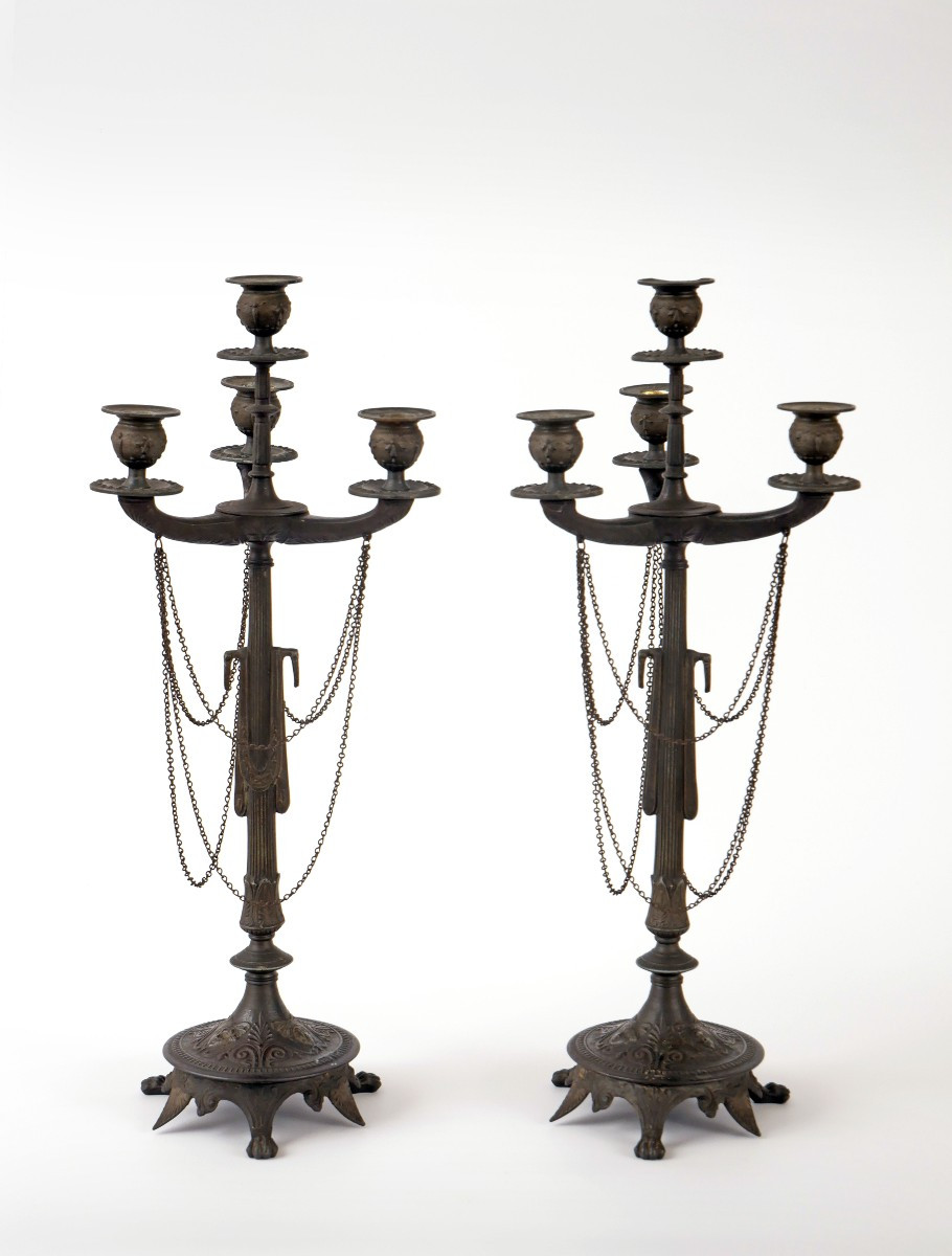 Paire de bougeoirs français de style pompéien, XIXe siècle