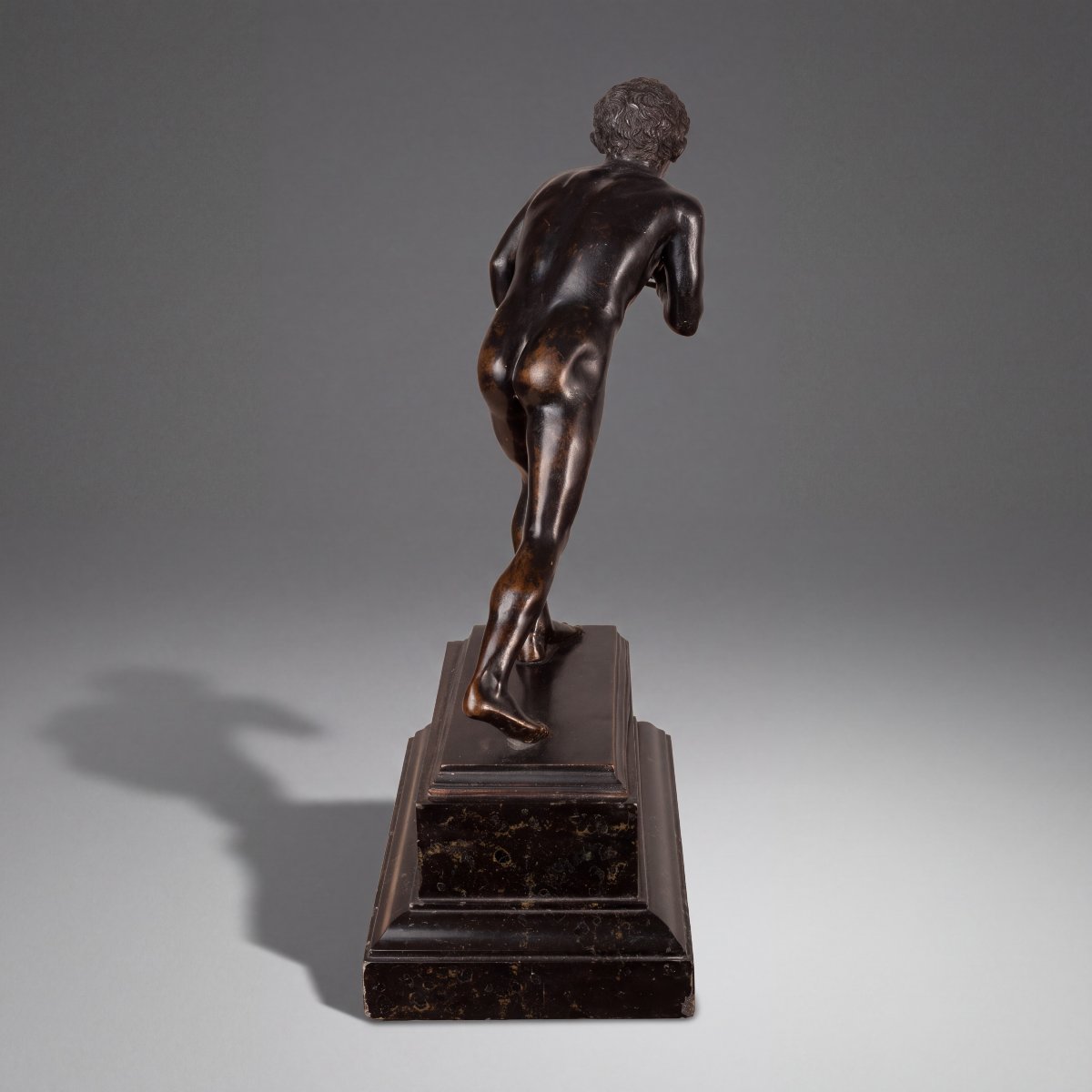 Sculpture en bronze du XIXe siècle issue du Grand Tour intitulée « Le coureur »  -photo-2