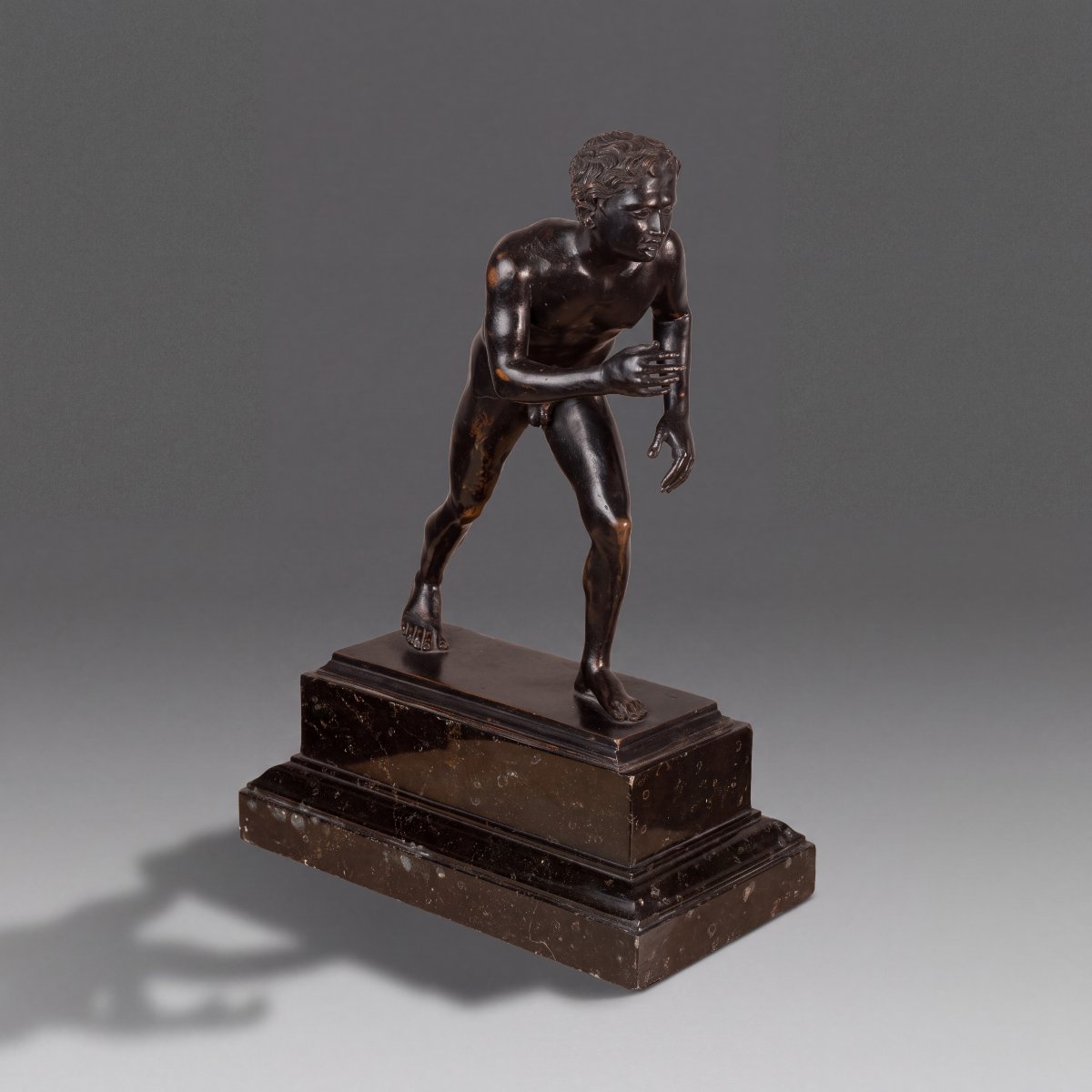 Sculpture en bronze du XIXe siècle issue du Grand Tour intitulée « Le coureur »  