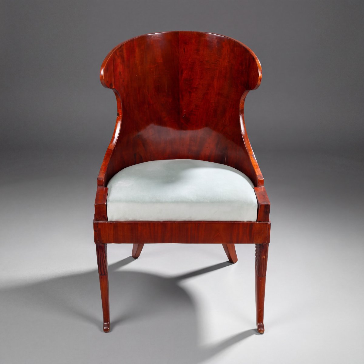 Paire de fauteuils anciens russes en acajou, vers 1810-1820 | Mobilier de style Empire russe-photo-1