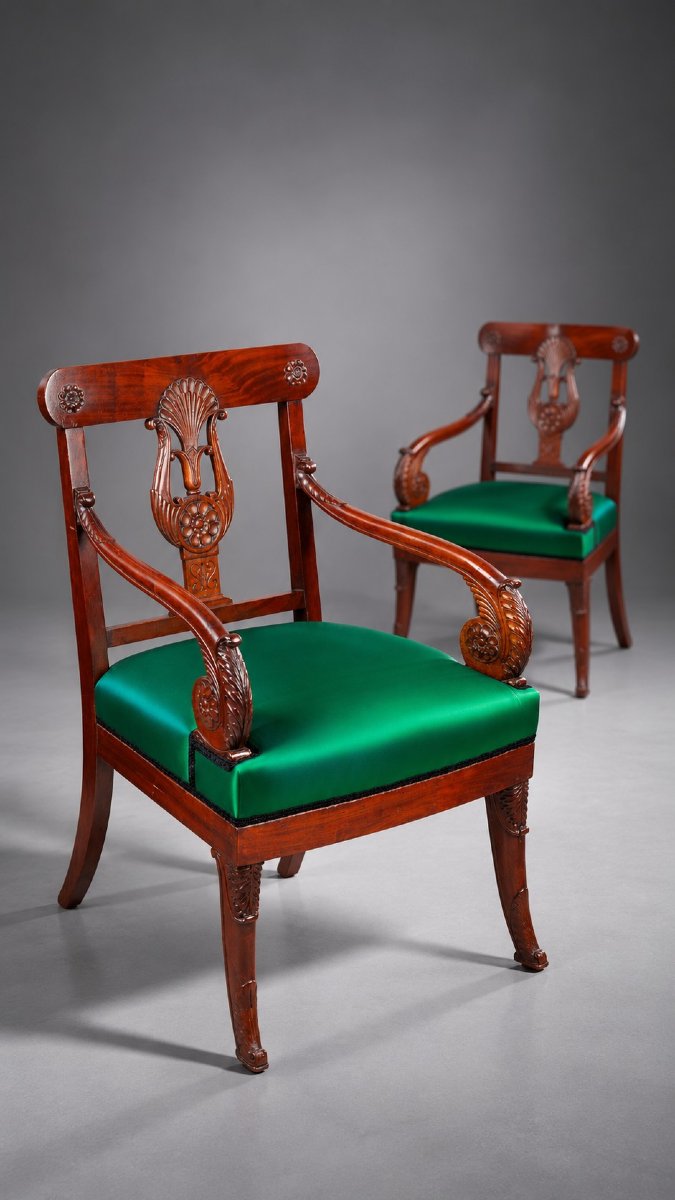 Paire de fauteuils en acajou de l'Empire russe, avec dossier sculpté en forme de lyre, vers 181