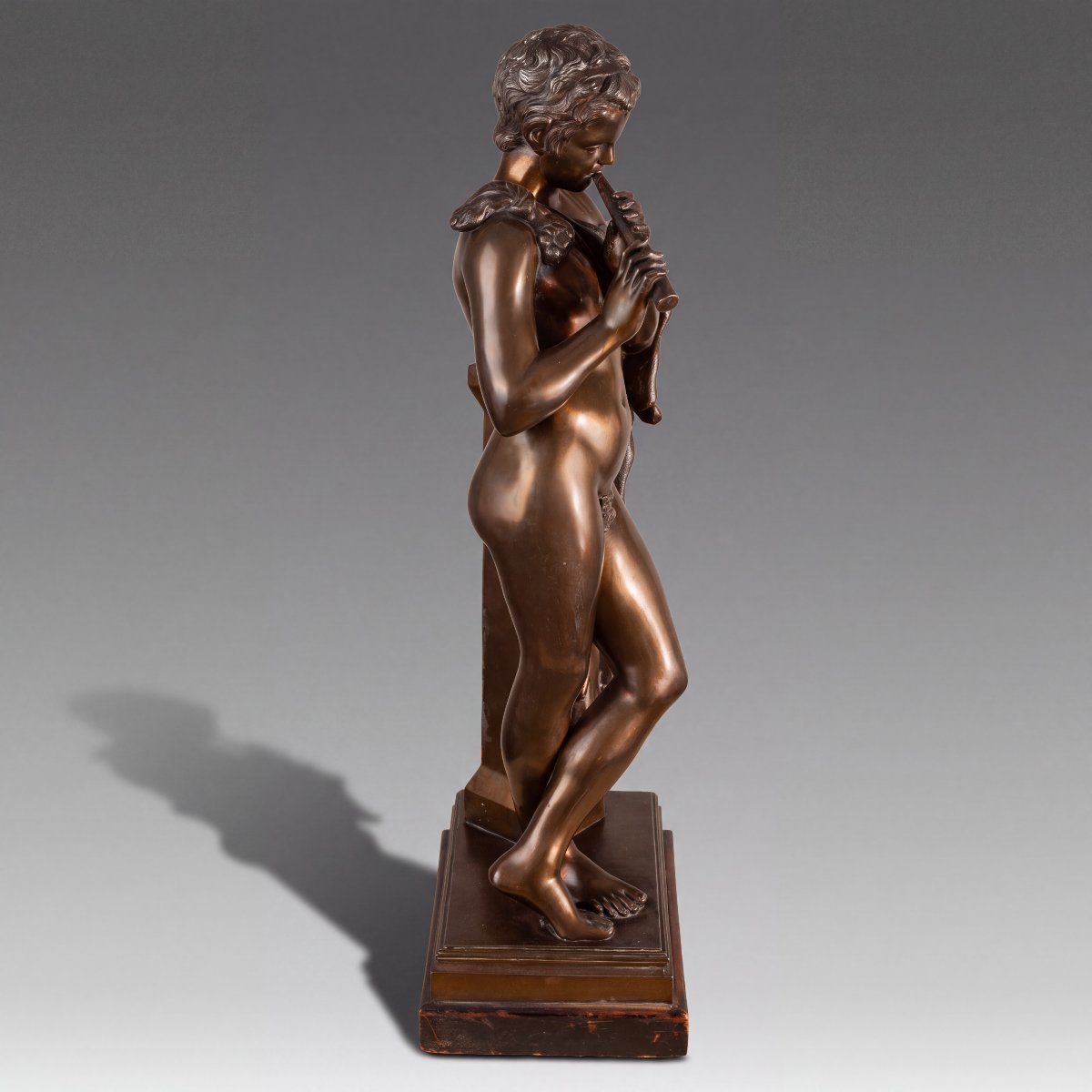 Faune français antique jouant de la flûte – Sculpture classique en zinc bronzé du XIXe siècle-photo-3