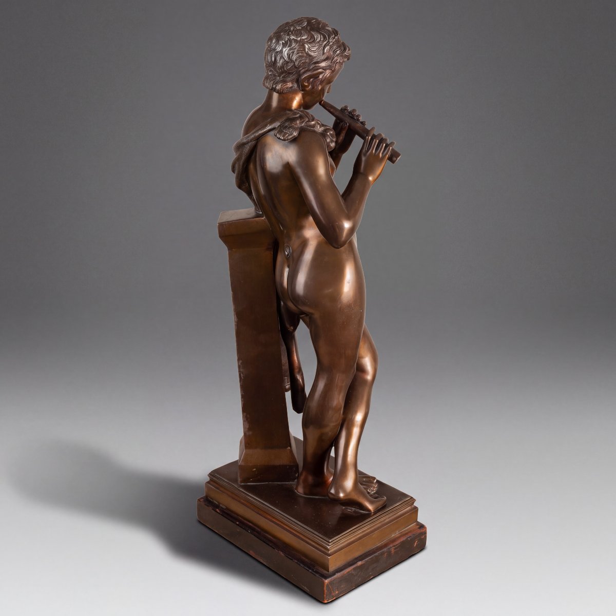 Faune français antique jouant de la flûte – Sculpture classique en zinc bronzé du XIXe siècle-photo-4