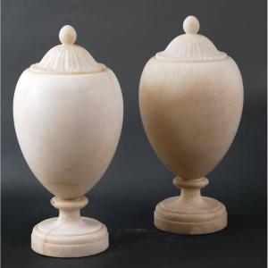 Paire de vases en albâtre Italie, première moitié du XIXe siècle