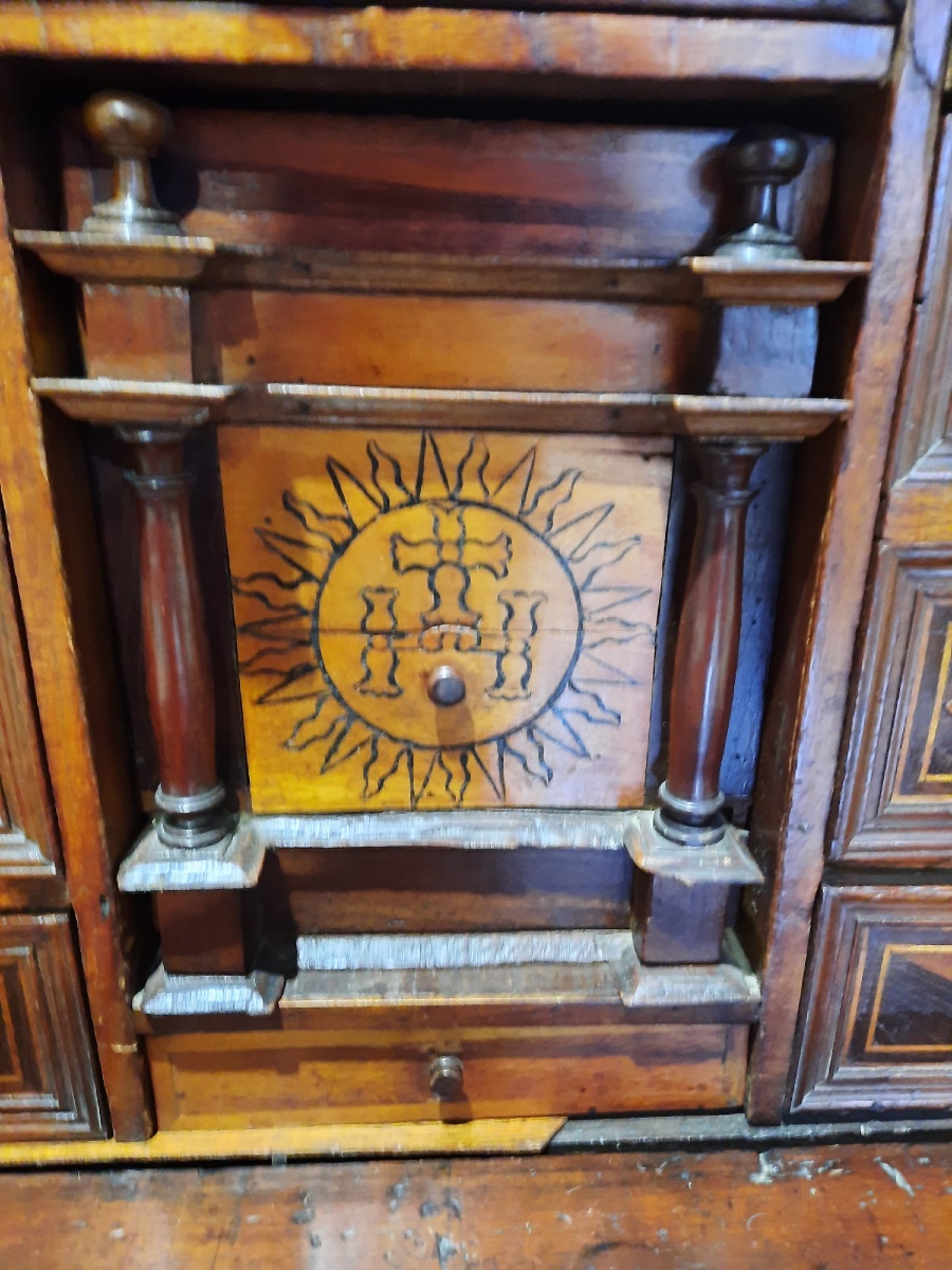 Bargueno de Sacristie (cabinet Espagnol) daté du XVIIème 1684 en noyer-photo-4