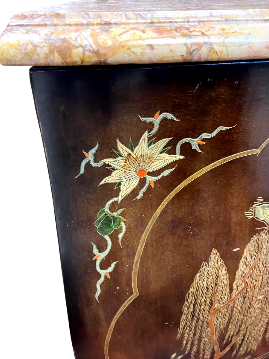 Louis XV Style Chinese Lacquer Commode With Curved Front. 20th Century.-photo-1