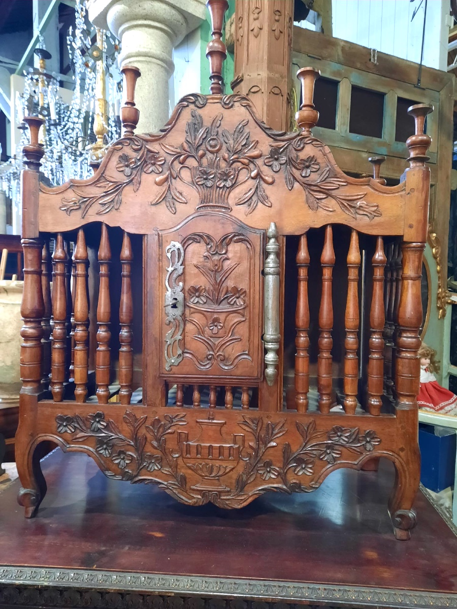 Provencal Walnut Pantier, Louis XV Style, Nîmes Region. 18th Century