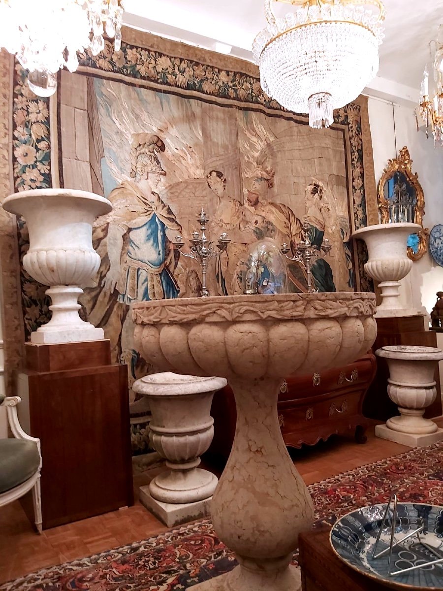 Paire de vases Médicis en marbre de Carrare de belle taille 73 cm. XIXème siècle