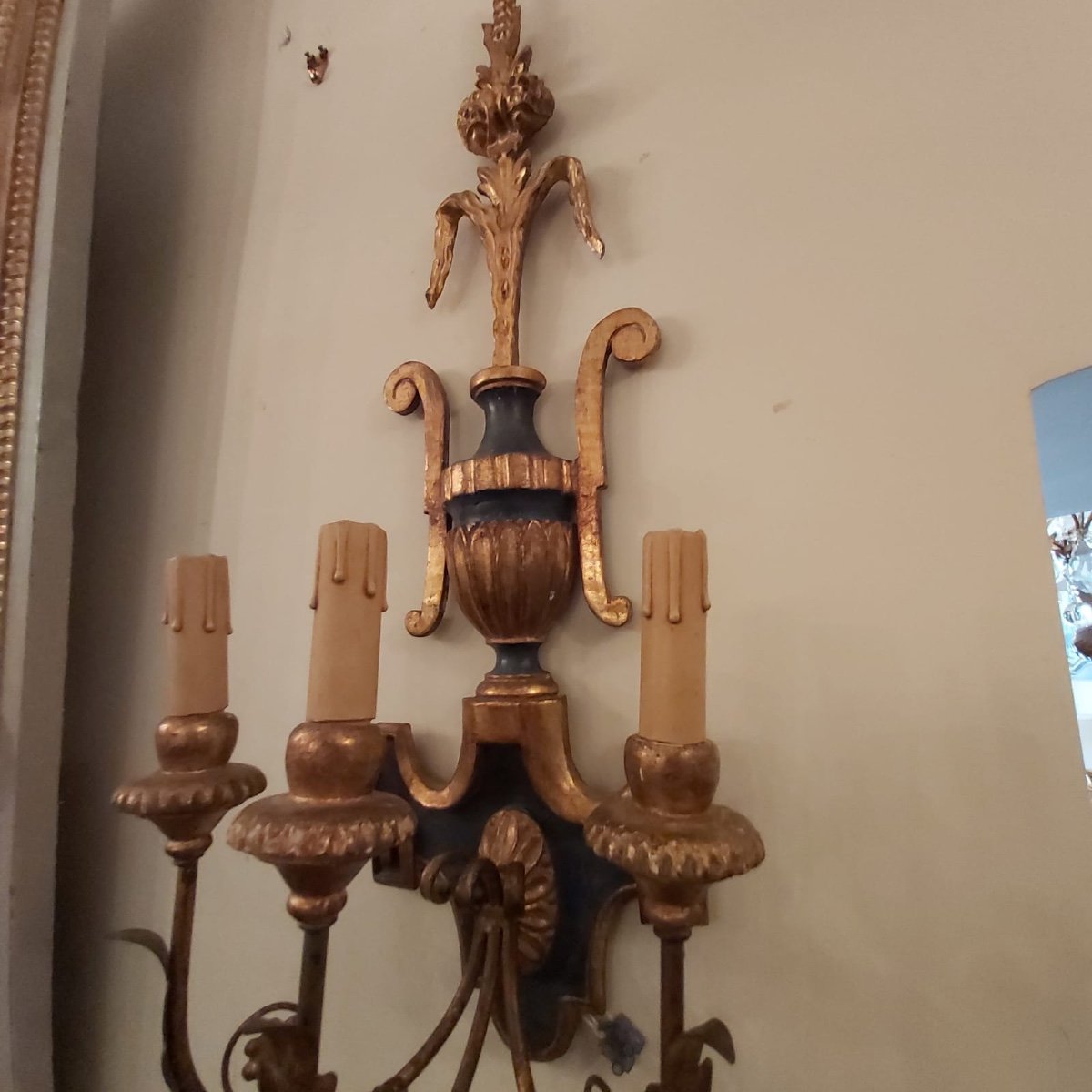 Paire d'appliques décoratives en fer et bois doré. XXème siècle-photo-3