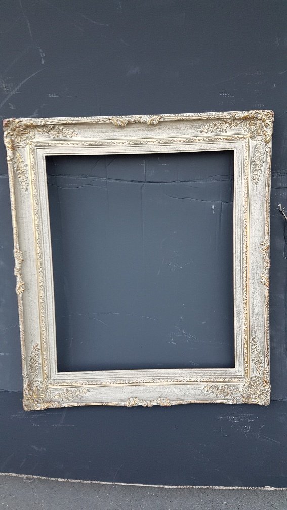 Cadre montparnasse en bois et stuc patine gris de style louis XV