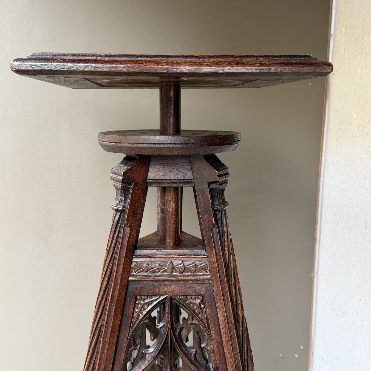 Néo-gothic Pedestal-photo-3