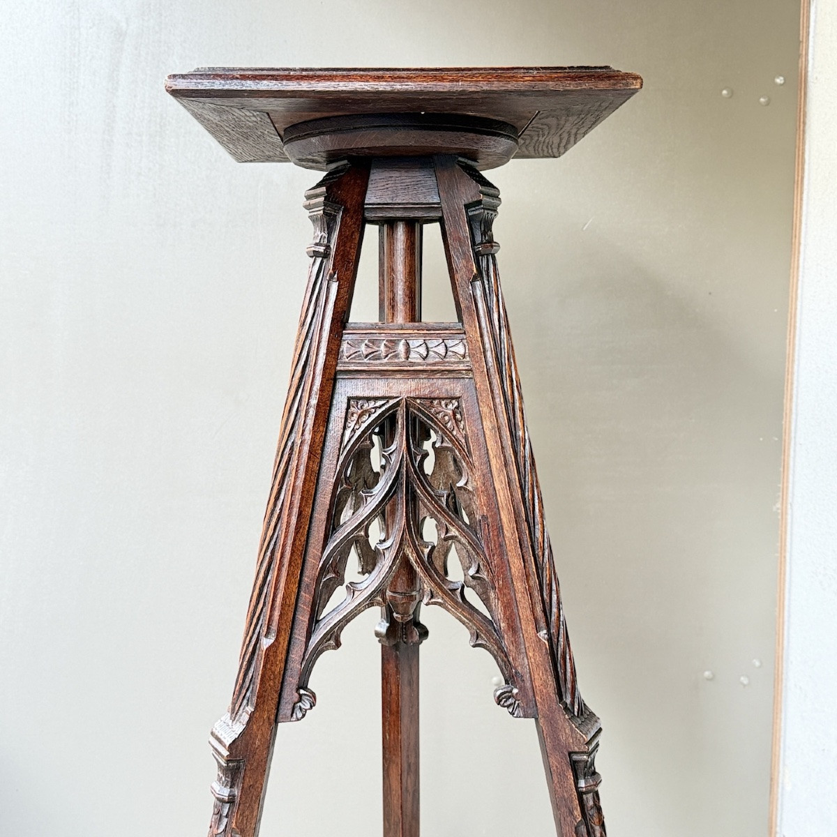 Néo-gothic Pedestal-photo-4