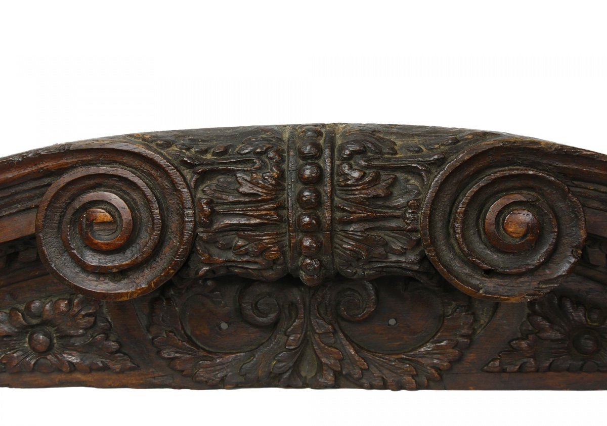 Fronton en bois sculpté du XVIII eme siècle 