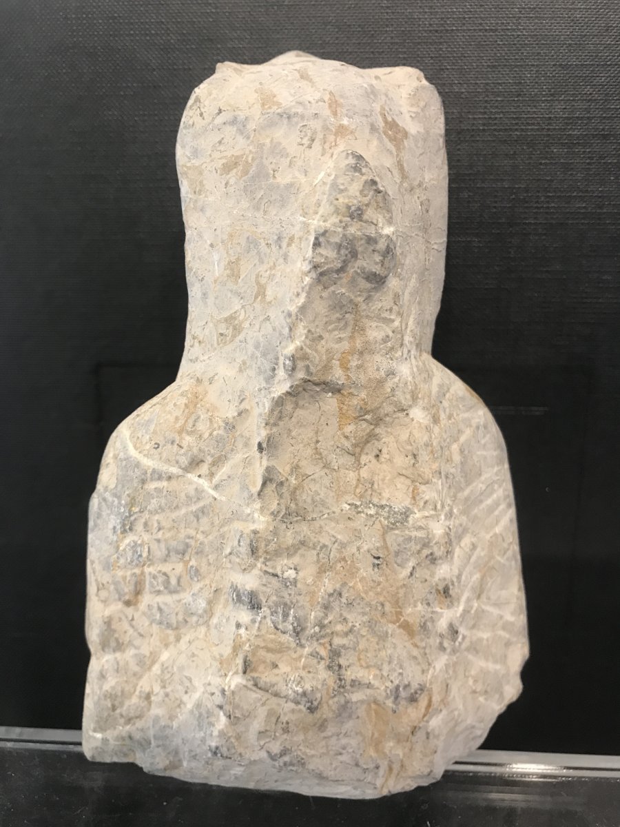 Fragment De Stèle Représentant Un Buste De Bodhisattva En Pierre Sculptée -photo-2