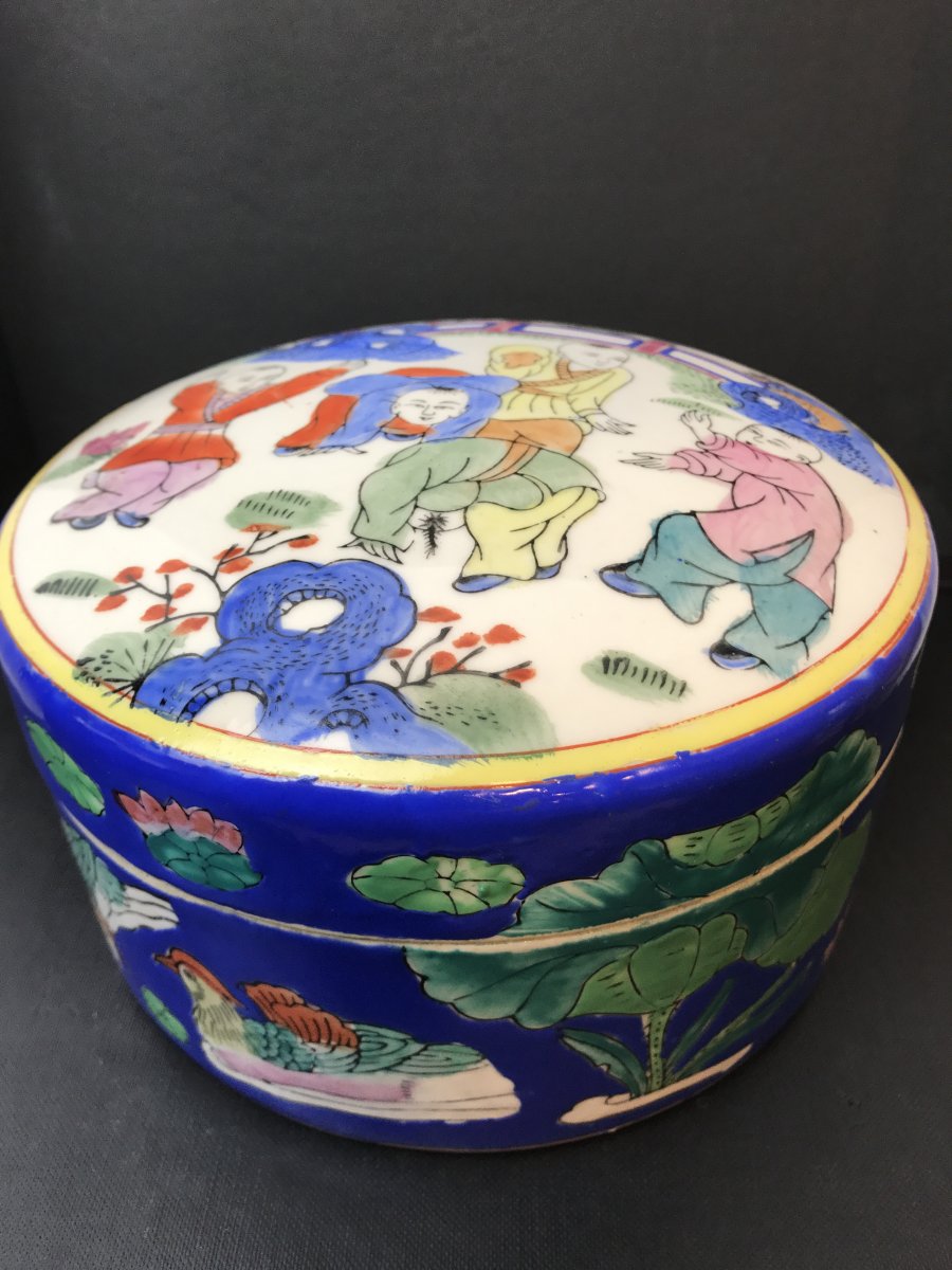 Porcelain Box With Chinese Motifs-photo-1