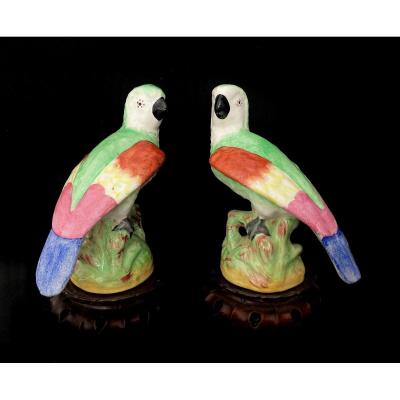 Pair Of Parrots In Earthenware With Polychrome Decor