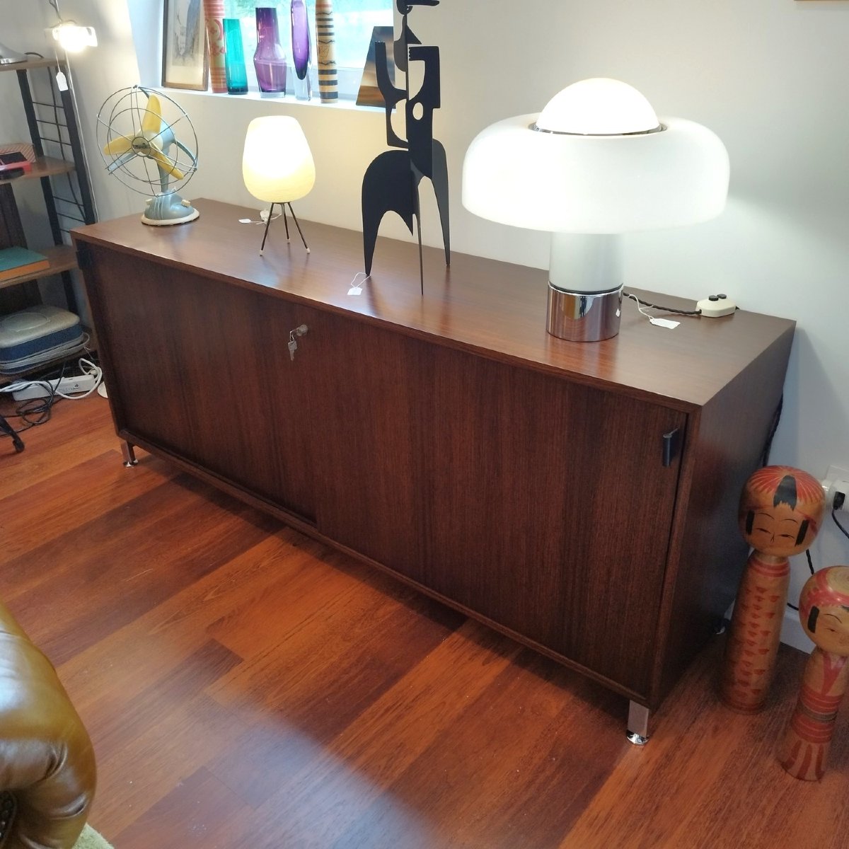 Florence Knoll Sideboard In Rosewood With Leather Handles-photo-3