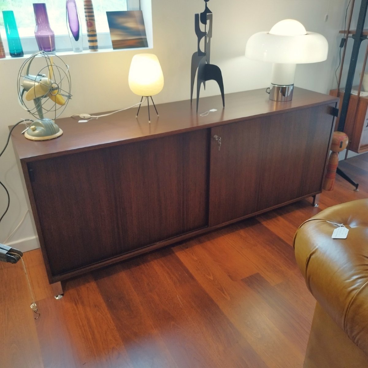 Florence Knoll Sideboard In Rosewood With Leather Handles-photo-4
