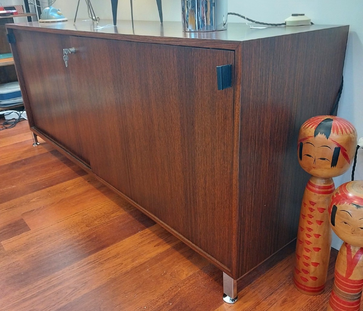 Florence Knoll Sideboard In Rosewood With Leather Handles-photo-2