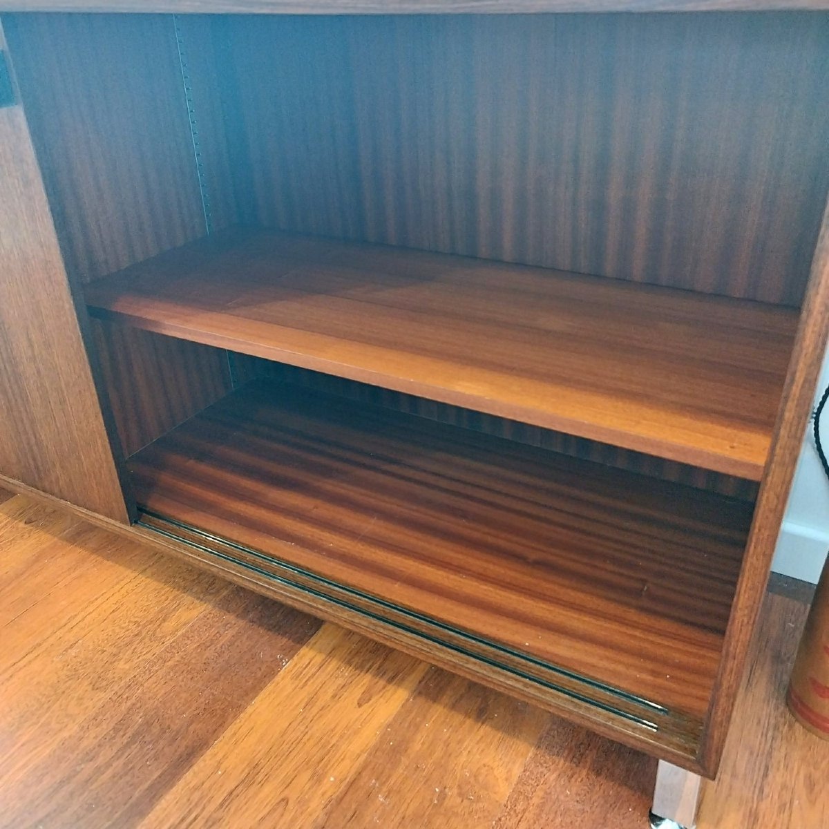 Florence Knoll Sideboard In Rosewood With Leather Handles-photo-3