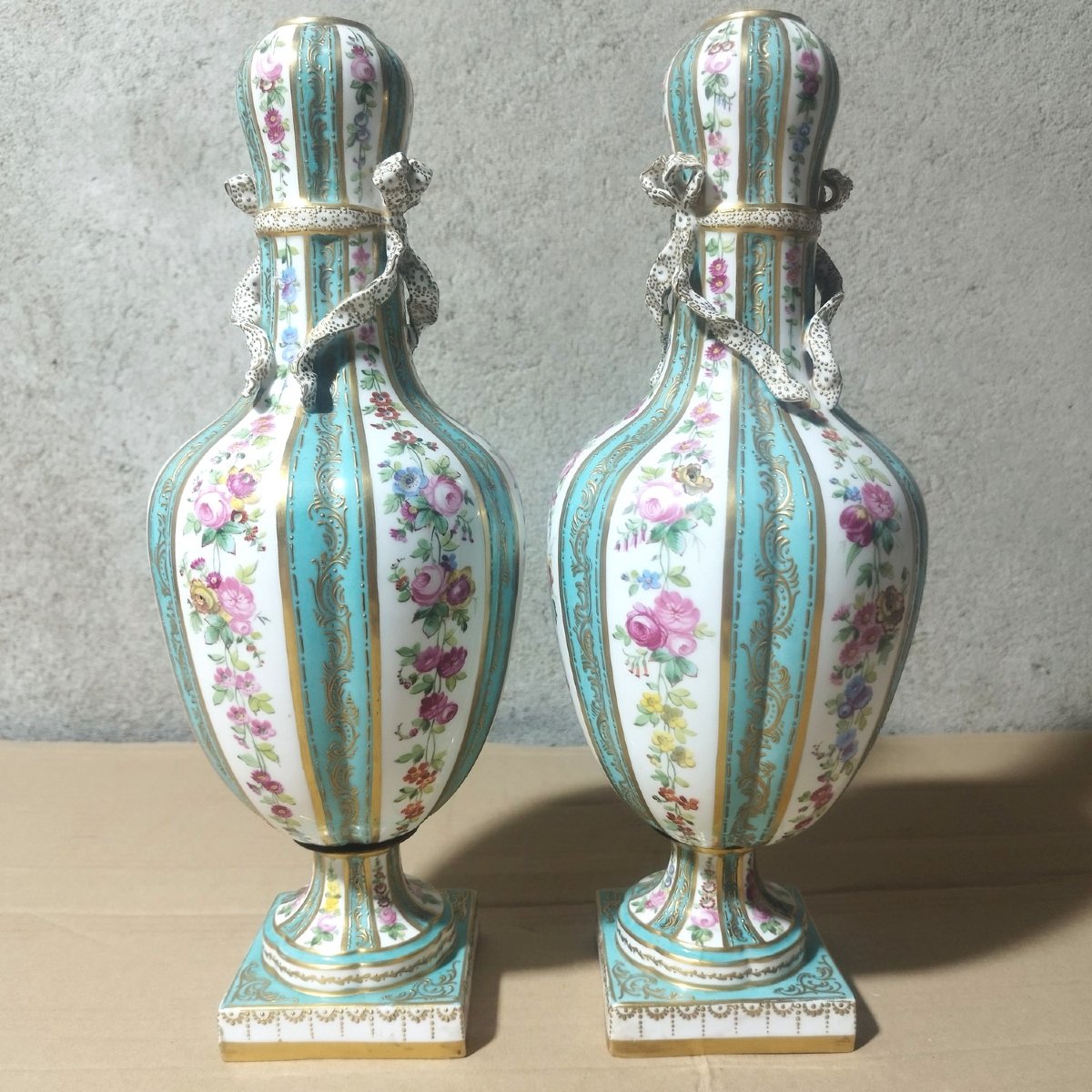 Paire de vases en porcelaine, XXème siècle-photo-2