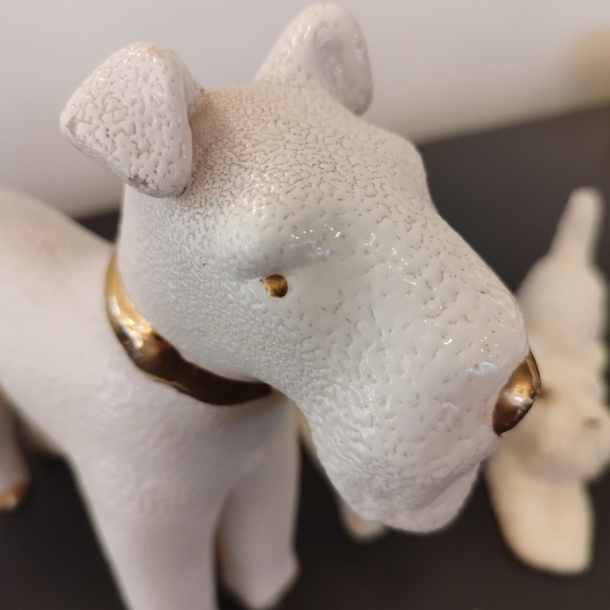 Large Art Deco Fox Terrier In Crisp Earthenware Enhanced With Gold, Attributed To Vinsare, Sèvres-photo-2