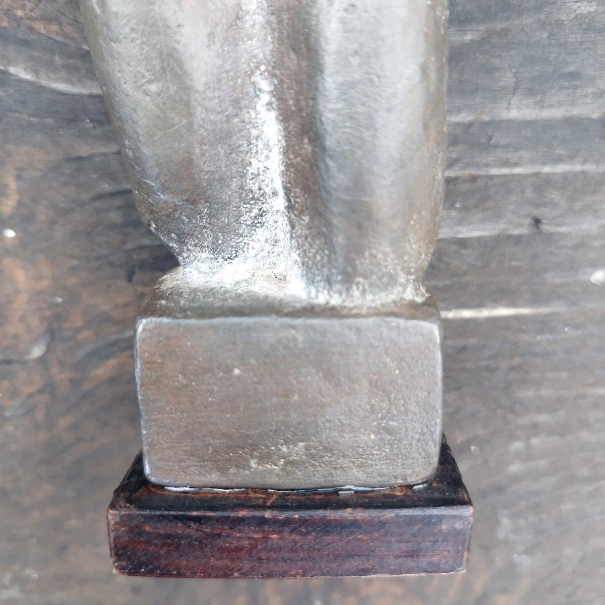 Standing Lead Nude Figure With Brown Patina On A Wooden Base-photo-5