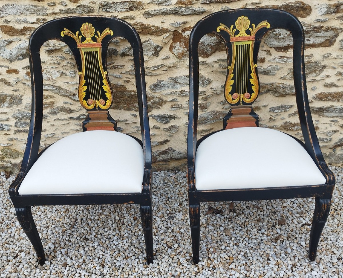 Paire de chaises gondoles peintes, Hollywood Regency, XXème siècle