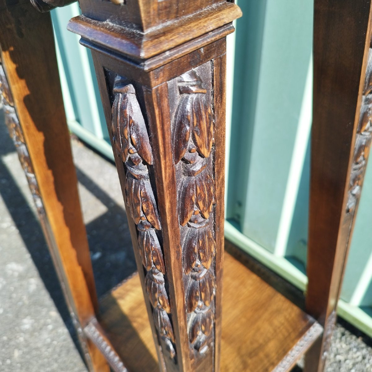 Sellette en noyer sculptée, style Renaissance-photo-1