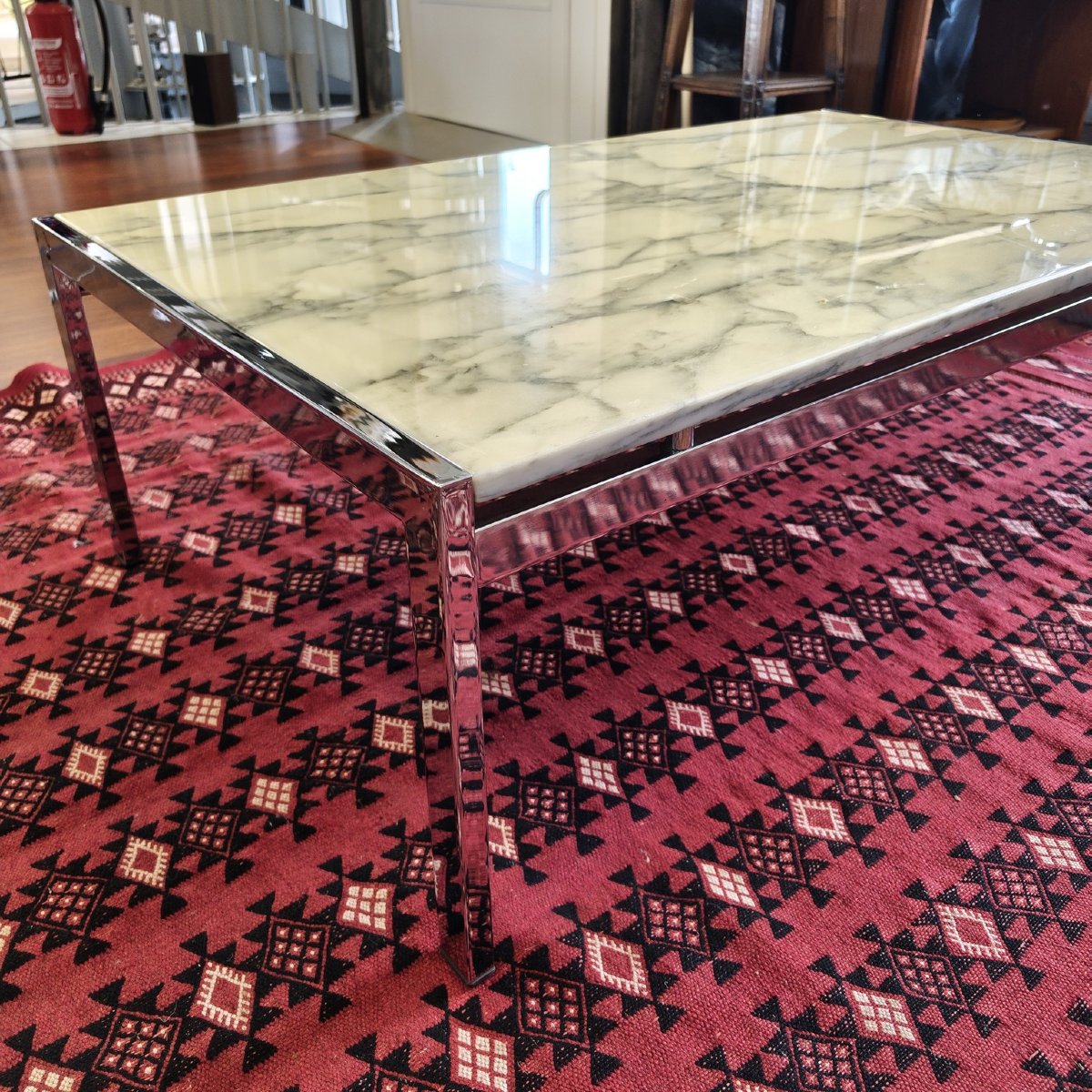 Table basse chrome et marbre