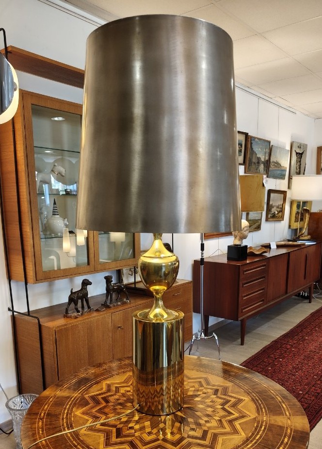 Très grande lampe en laiton et métal, 1970