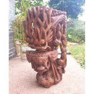 Elément architectural Asiatique en pin sculpté à décor de chien Foo