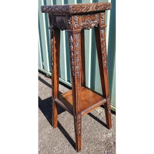 Sellette en noyer sculptée, style Renaissance