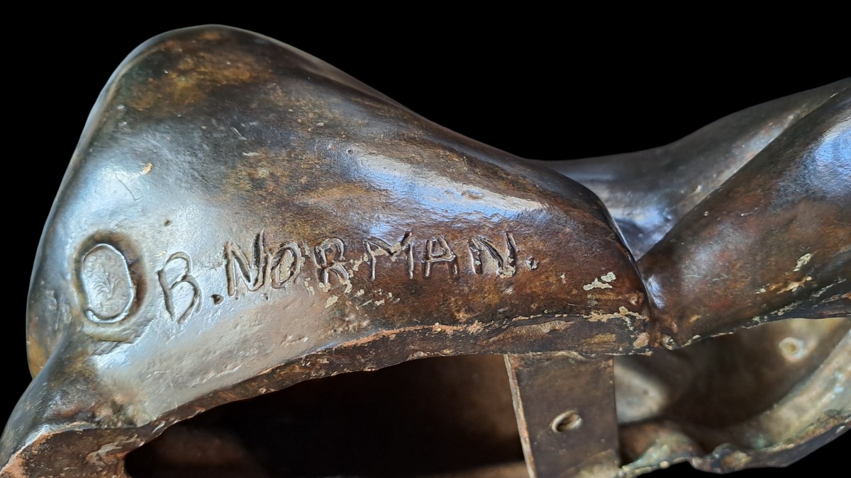 Bronze érotique signé B Norman.-photo-3