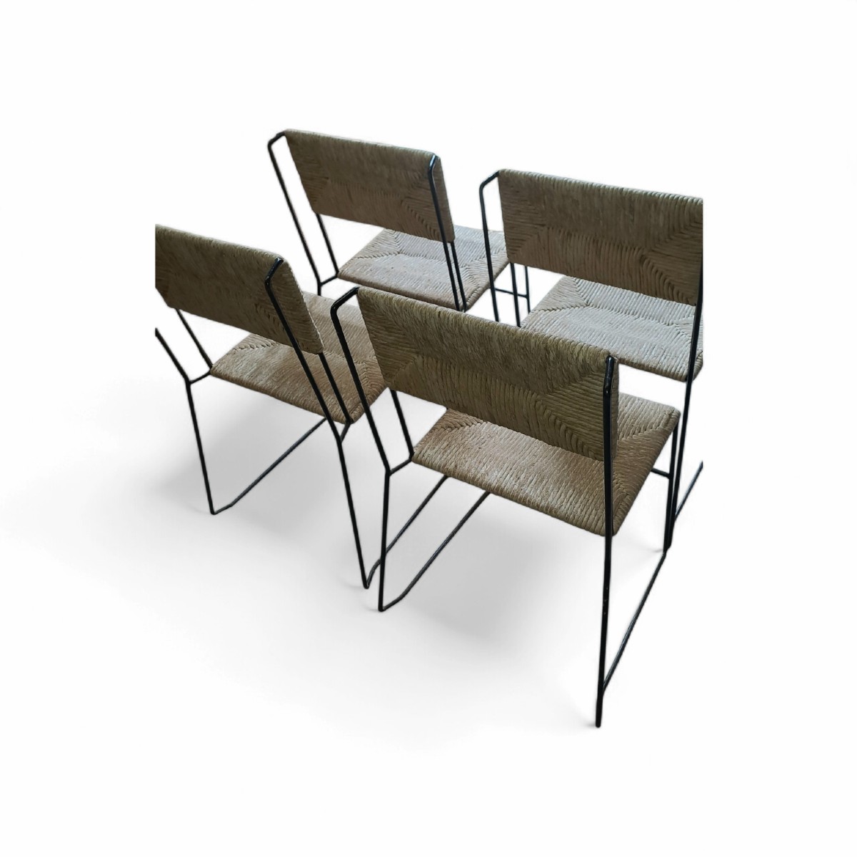  4 chaises de salle à manger année 60 métal noir et osier naturel.-photo-2