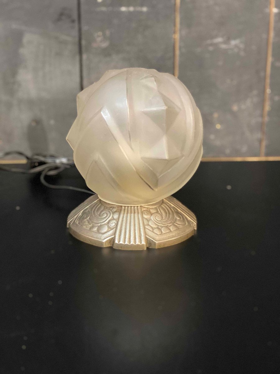 Art Deco Lamp Attributed To Genet And Michon In Hammered Iron And Pressed-molded Glass Circa 1930-photo-2