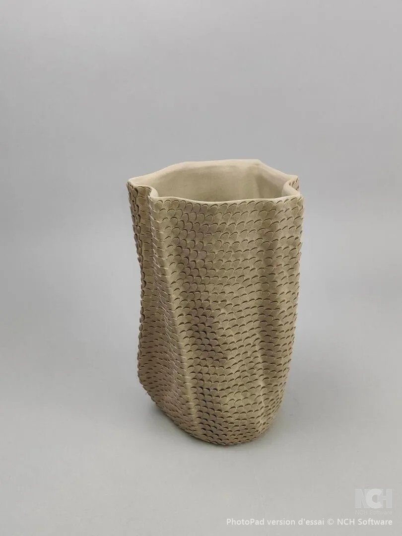 Gilles CAFFIER (1963) vase en céramique texturée façon écaille de pangolin  ,signé et daté -photo-1