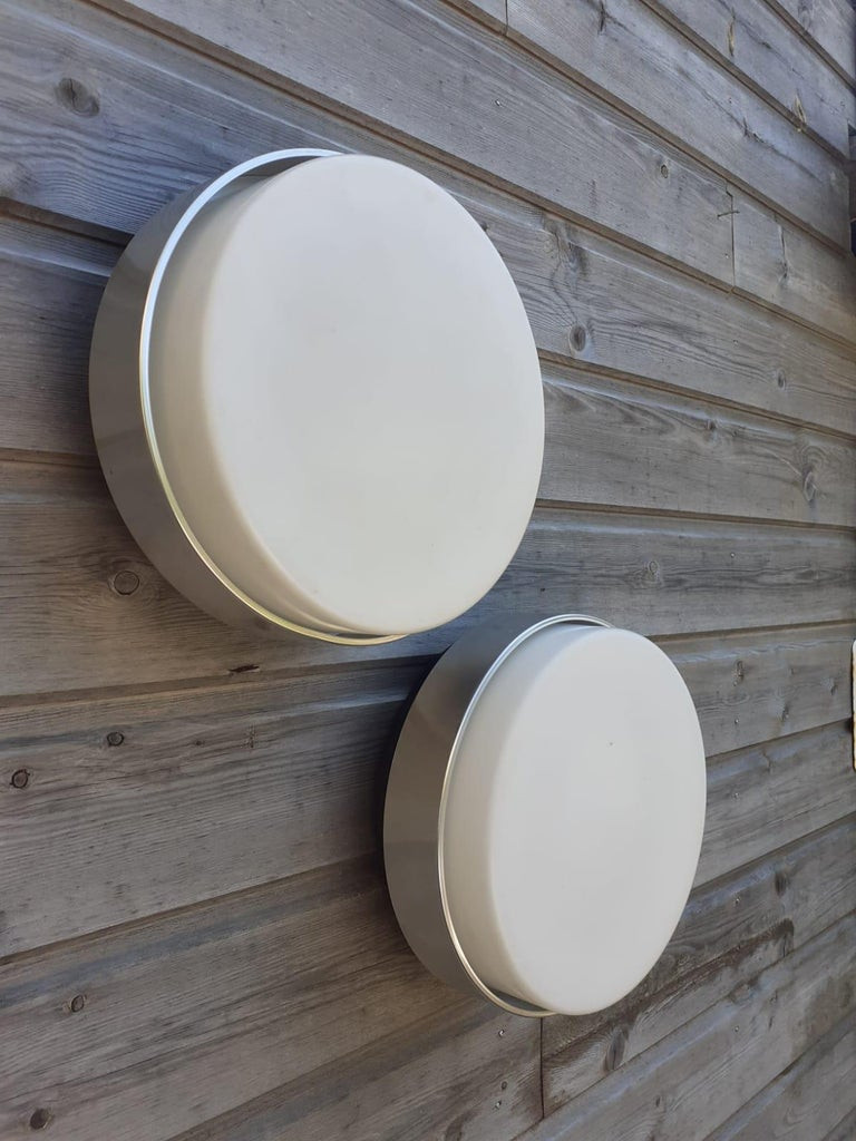 8 appliques ou plafonniers vintage en alu et plastique
