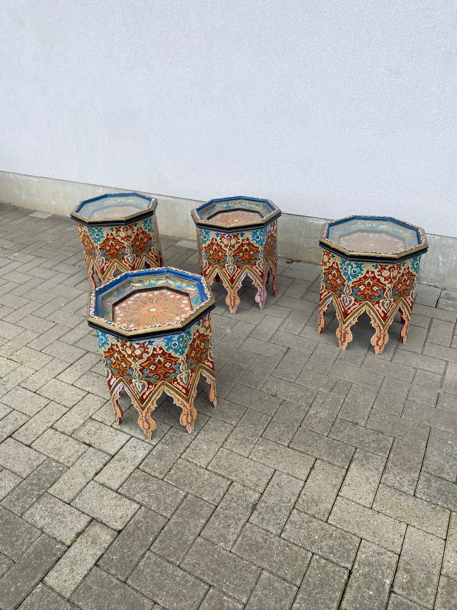  travail oriental 4 Tables d'appoint, ou gueridons  en bois polychromé circa 1950-photo-1