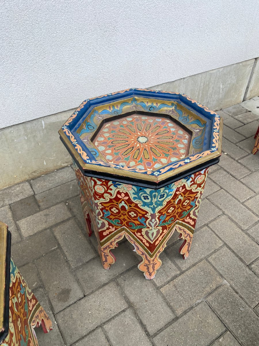  travail oriental 4 Tables d'appoint, ou gueridons  en bois polychromé circa 1950-photo-4