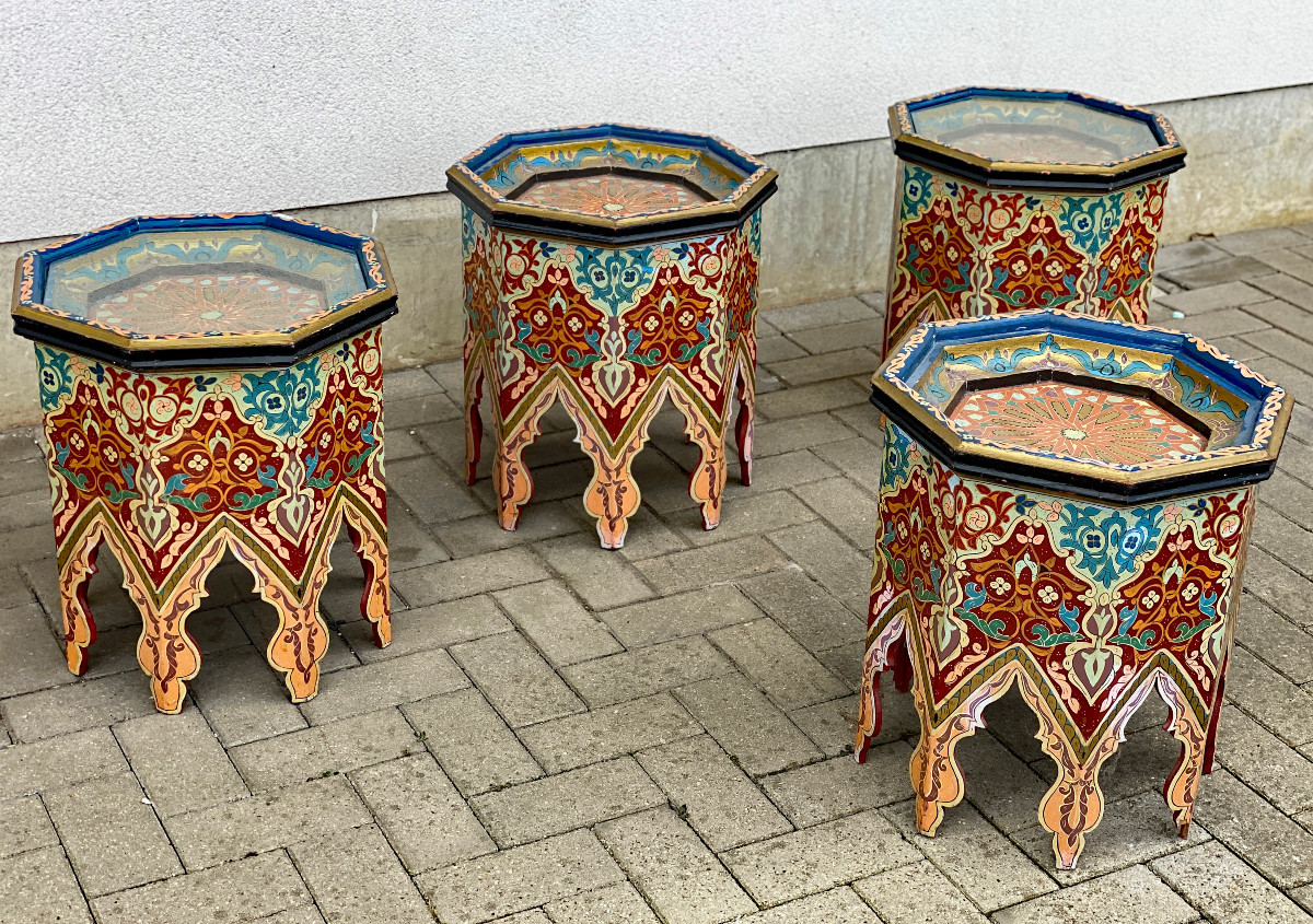  travail oriental 4 Tables d'appoint, ou gueridons  en bois polychromé circa 1950