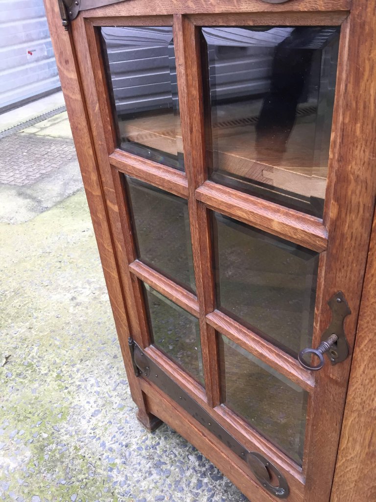Buffet Art Nouveau  chêne et laiton Dans Le Gout De Serrurier Bovy, Circa 1900 -photo-4