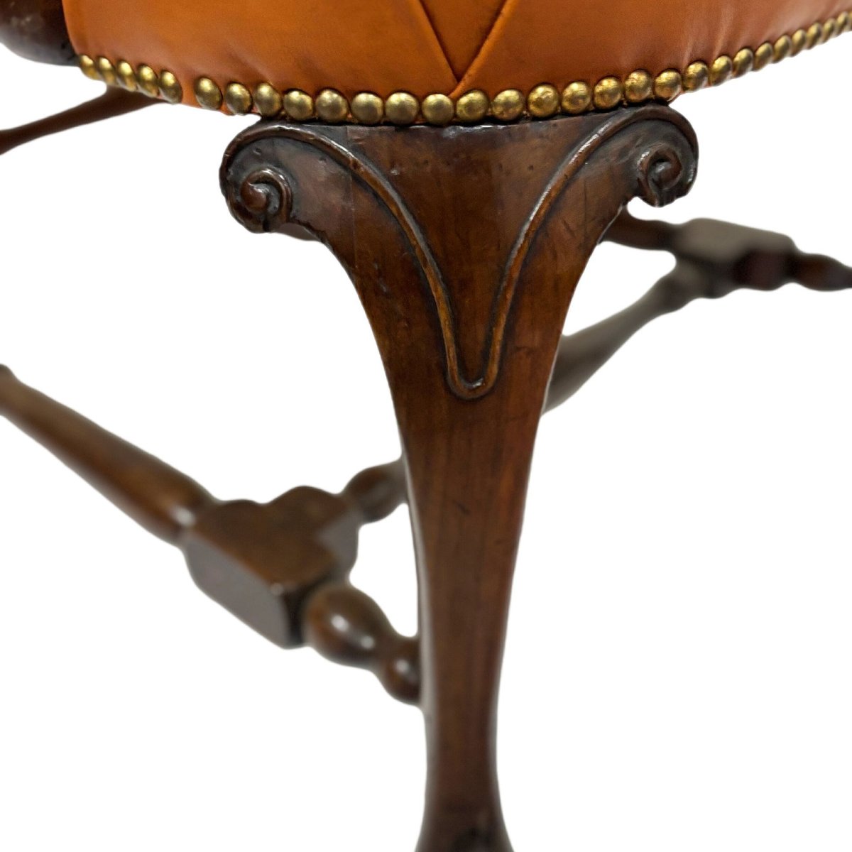 Fauteuil Queen Anne, XIXème, recouvert de cuir fauve-photo-3