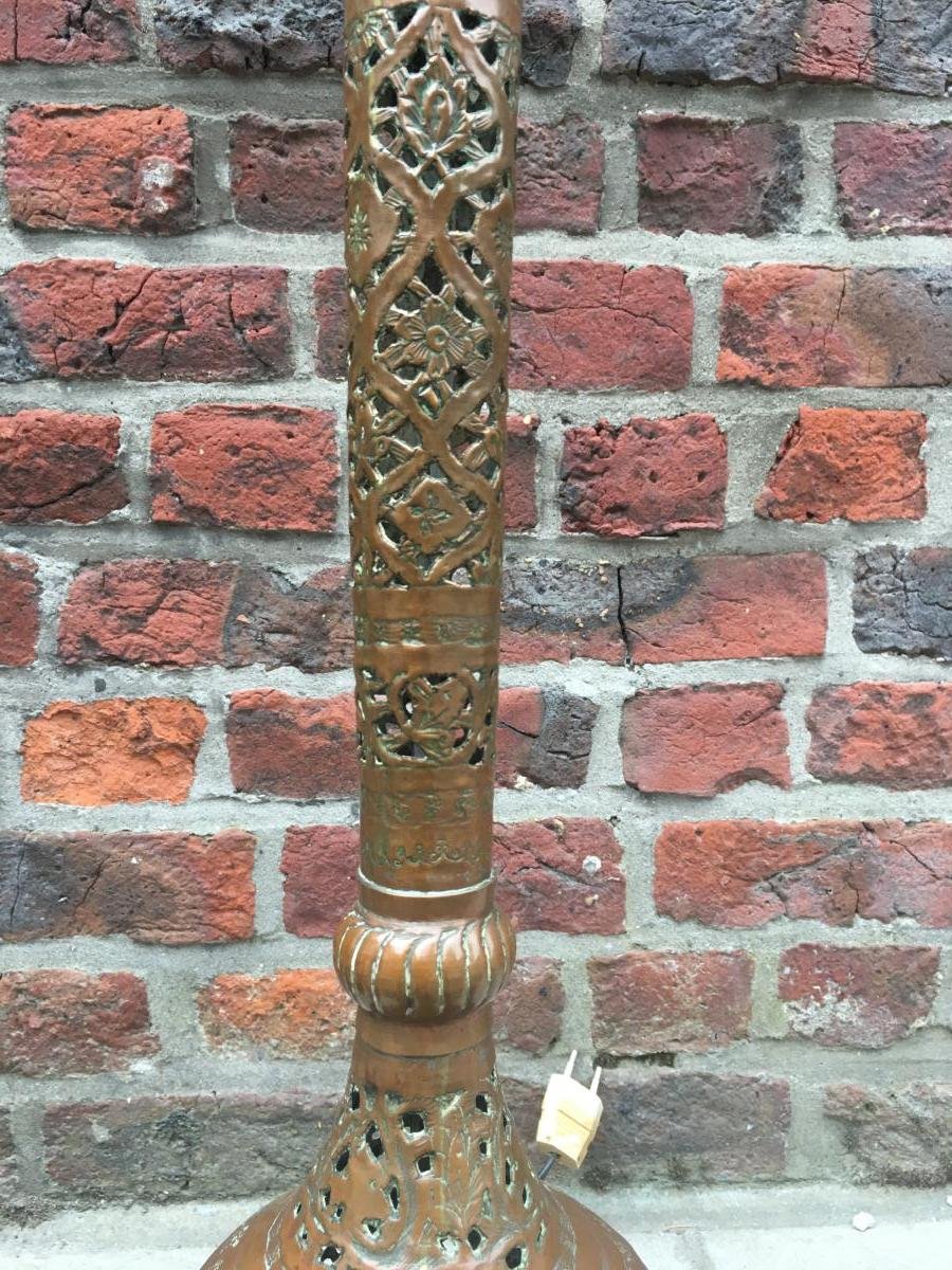 Paire de grandes lampes style orientale en laiton sur un socle en acajou -photo-4