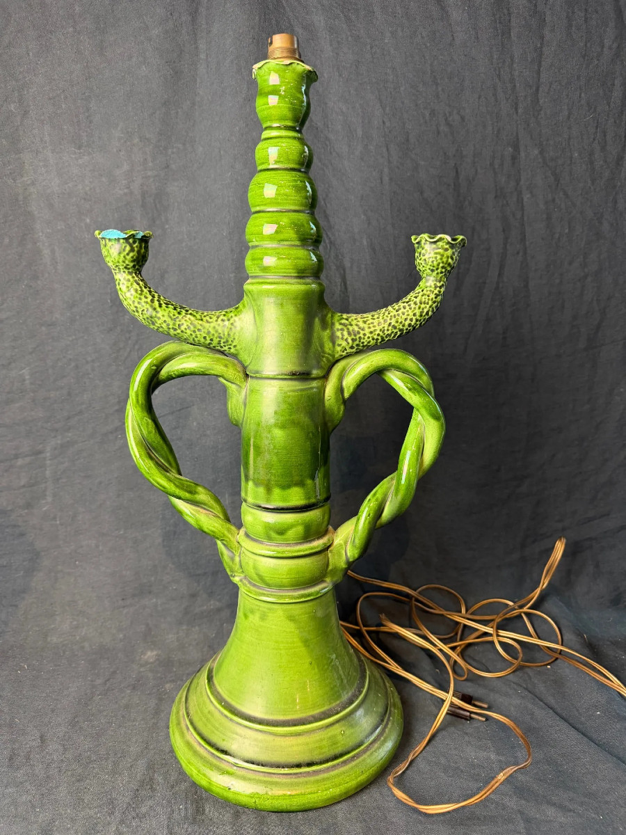 VALLAURIS. Grande lampe en faïence émaillée verte XXe siècle Hauteur 59 cm signée