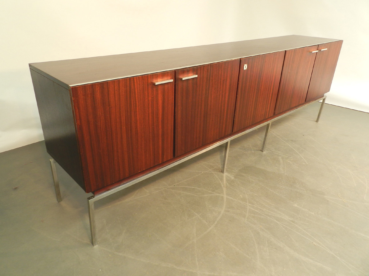 Large 1960s Rosewood Veneer Sideboard With 5 Doors 