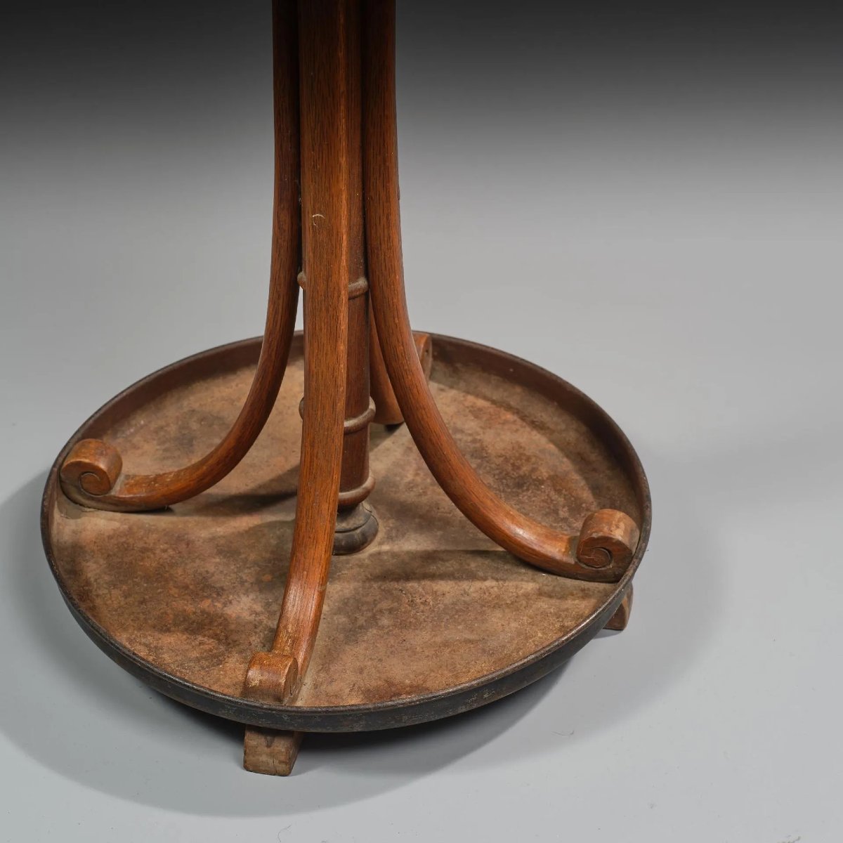 THONET (attribué à) Variante du modèle N°11454,porte parapluie en bois courbé circa 1900-photo-3