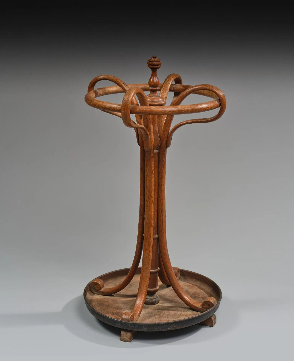 THONET (attribué à) Variante du modèle N°11454,porte parapluie en bois courbé circa 1900